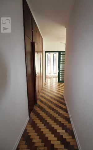 Casa à venda com 280m², 4 quartos e 4 vagasCorredor