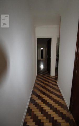 Casa à venda com 280m², 4 quartos e 4 vagasCorredor