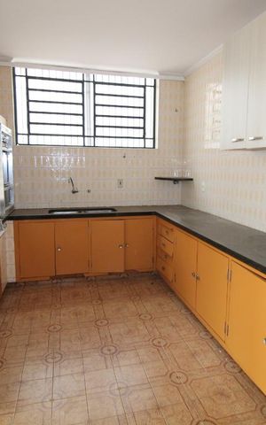 Casa à venda com 280m², 4 quartos e 4 vagasCozinha