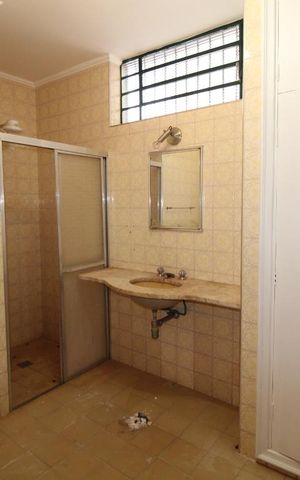 Casa à venda com 280m², 4 quartos e 4 vagasBanheiro 1