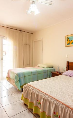 Casa à venda com 161m², 3 quartos e 2 vagasSuíte