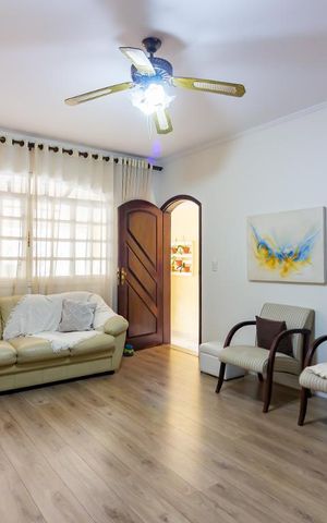 Casa à venda com 161m², 3 quartos e 2 vagasSala