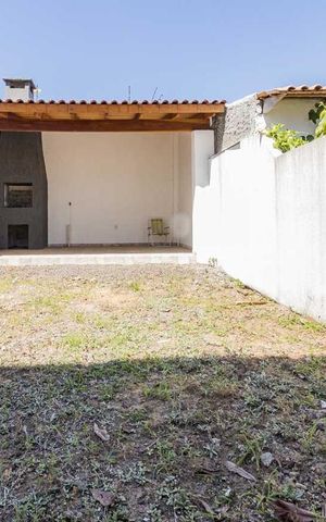 Casa à venda com 280m², 3 quartos e 4 vagas Casa à venda com 280m², 3 quartos e 4 vagasQuintal