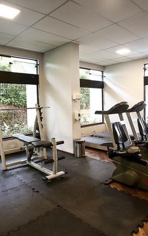 Apartamento à venda com 300m², 4 quartos e 3 vagas Apartamento à venda com 300m², 4 quartos e 3 vagasÁrea comum - Academia