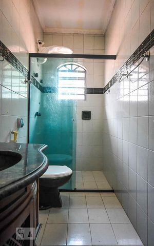 Casa à venda com 212m², 3 quartos e 2 vagas Casa à venda com 212m², 3 quartos e 2 vagasBanheiro