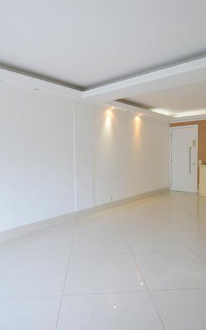 Apartamento à venda com 145m², 4 quartos e 2 vagas Apartamento à venda com 145m², 4 quartos e 2 vagasSala