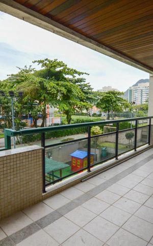 Apartamento à venda com 145m², 4 quartos e 2 vagas Apartamento à venda com 145m², 4 quartos e 2 vagasVaranda