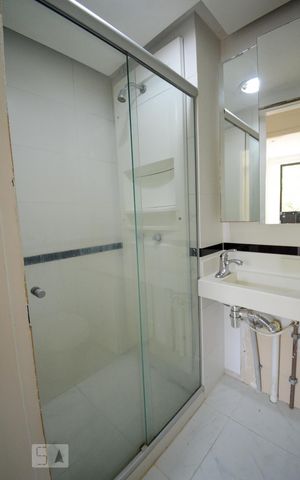 Apartamento à venda com 145m², 4 quartos e 2 vagas Apartamento à venda com 145m², 4 quartos e 2 vagasBanheiro Social