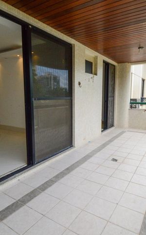 Apartamento à venda com 145m², 4 quartos e 2 vagas Apartamento à venda com 145m², 4 quartos e 2 vagasVaranda