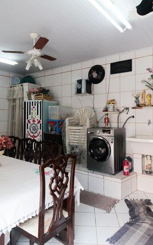 Casa à venda com 200m², 3 quartos e 3 vagas Casa à venda com 200m², 3 quartos e 3 vagasSalão de festas