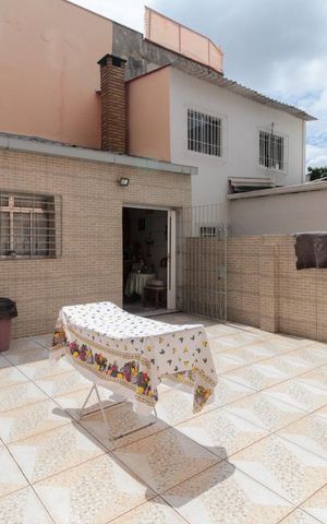 Casa à venda com 200m², 3 quartos e 3 vagas Casa à venda com 200m², 3 quartos e 3 vagasQuintal