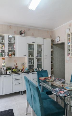 Casa à venda com 200m², 3 quartos e 3 vagas Casa à venda com 200m², 3 quartos e 3 vagasCozinha