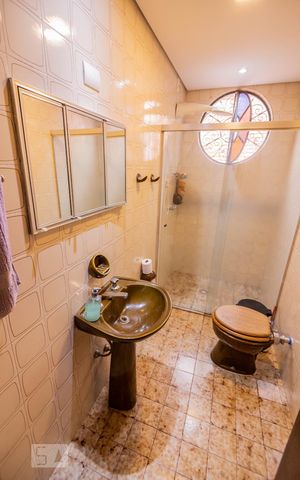 Casa para alugar com 200m², 4 quartos e 3 vagas Casa para alugar com 200m², 4 quartos e 3 vagasBanheiro 1