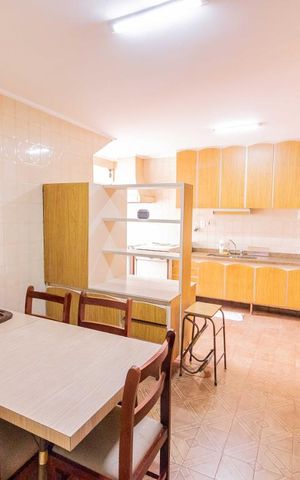 Casa para alugar com 200m², 4 quartos e 3 vagas Casa para alugar com 200m², 4 quartos e 3 vagasCozinha
