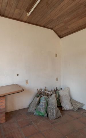 Casa à venda com 458m², 8 quartos e 6 vagas Casa à venda com 458m², 8 quartos e 6 vagasQuarto de Serviço