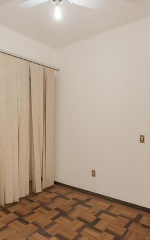 Casa à venda com 458m², 8 quartos e 6 vagas Casa à venda com 458m², 8 quartos e 6 vagasQuarto 3