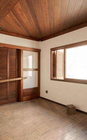 Casa à venda com 458m², 8 quartos e 6 vagas Casa à venda com 458m², 8 quartos e 6 vagasQuarto 5