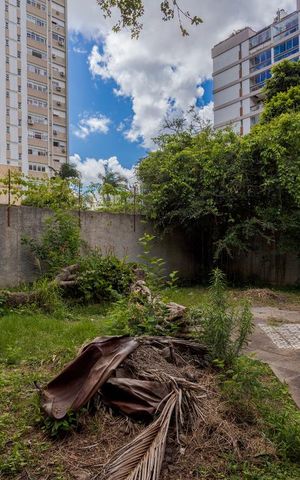 Casa à venda com 458m², 8 quartos e 6 vagas Casa à venda com 458m², 8 quartos e 6 vagasPátio