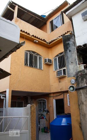 Casa para alugar com 120m², 4 quartos e 2 vagasFachada