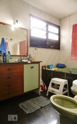 Casa à venda com 600m², 5 quartos e 10 vagas Casa à venda com 600m², 5 quartos e 10 vagasBanheiro da Suíte 4