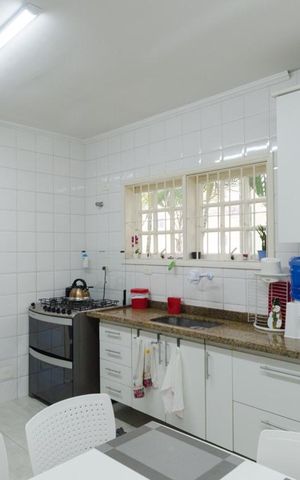 Casa de condomínio à venda com 250m², 3 quartos e 4 vagas Casa de condomínio à venda com 250m², 3 quartos e 4 vagasCozinha