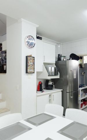 Casa de condomínio à venda com 250m², 3 quartos e 4 vagas Casa de condomínio à venda com 250m², 3 quartos e 4 vagasCozinha