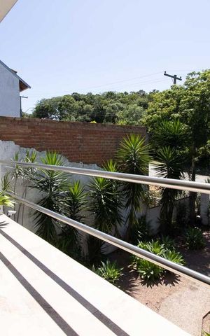Casa à venda com 200m², 3 quartos e 3 vagas Casa à venda com 200m², 3 quartos e 3 vagasSacada