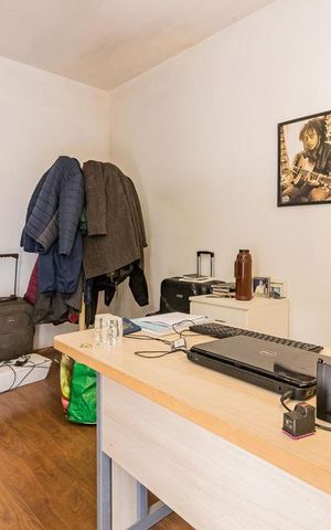 Casa à venda com 200m², 3 quartos e 3 vagas Casa à venda com 200m², 3 quartos e 3 vagasDormitório3