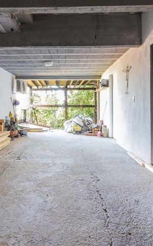 Casa à venda com 200m², 3 quartos e 3 vagas Casa à venda com 200m², 3 quartos e 3 vagasGaragem