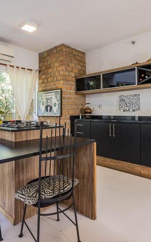 Casa à venda com 200m², 3 quartos e 3 vagas Casa à venda com 200m², 3 quartos e 3 vagasCozinha