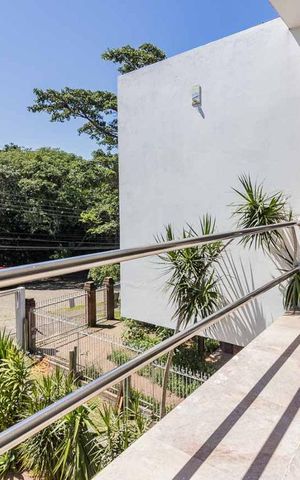 Casa à venda com 200m², 3 quartos e 3 vagas Casa à venda com 200m², 3 quartos e 3 vagasSacada