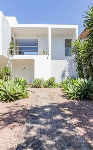 Casa à venda com 200m², 3 quartos e 3 vagas Casa à venda com 200m², 3 quartos e 3 vagasQuintal