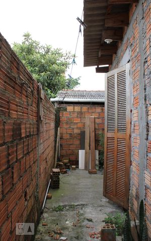 Casa à venda com 80m², 3 quartos e 2 vagasCorredor
