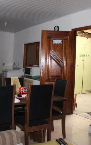 Casa à venda com 80m², 3 quartos e 2 vagasSala/Cozinha