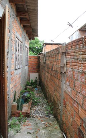 Casa à venda com 80m², 3 quartos e 2 vagasCorredor