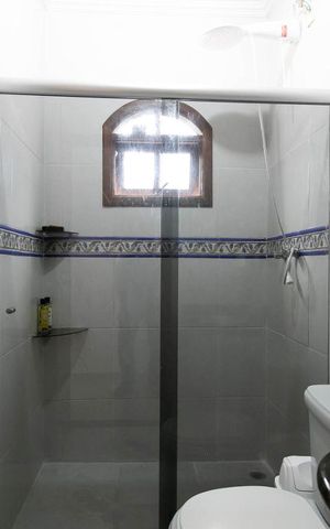 Casa à venda com 300m², 4 quartos e 9 vagasBanheiro 1