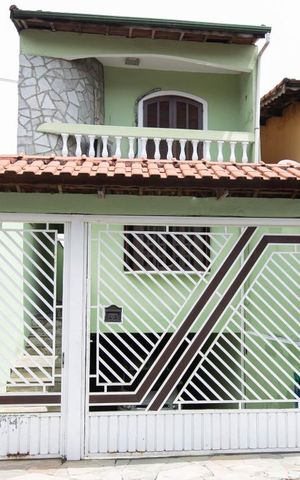 Casa à venda com 300m², 4 quartos e 9 vagasFachada