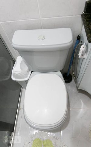 Casa à venda com 300m², 4 quartos e 9 vagasDetalhe Banheiro 1