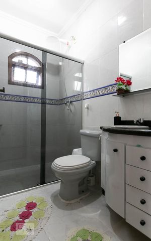 Casa à venda com 300m², 4 quartos e 9 vagasBanheiro 1