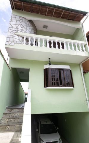 Casa à venda com 300m², 4 quartos e 9 vagasFachada
