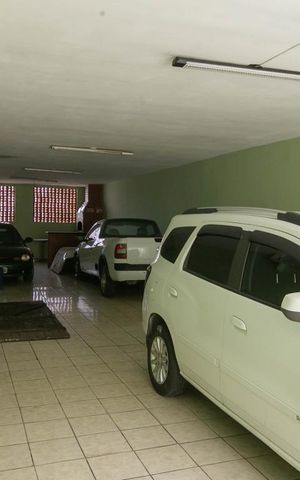 Casa à venda com 300m², 4 quartos e 9 vagasGaragem 