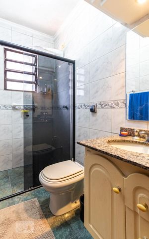 Casa à venda com 160m², 4 quartos e 2 vagas Casa à venda com 160m², 4 quartos e 2 vagasBanheiro