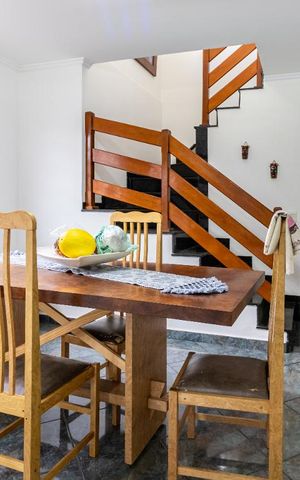 Casa à venda com 160m², 4 quartos e 2 vagas Casa à venda com 160m², 4 quartos e 2 vagasSala de Jantar