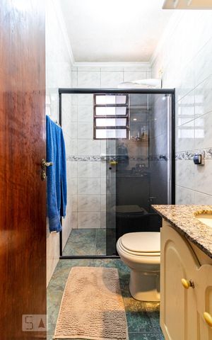 Casa à venda com 160m², 4 quartos e 2 vagas Casa à venda com 160m², 4 quartos e 2 vagasBanheiro