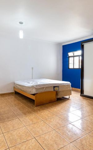 Casa à venda com 160m², 4 quartos e 2 vagas Casa à venda com 160m², 4 quartos e 2 vagasEdícula - Quarto