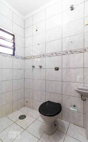 Casa à venda com 160m², 4 quartos e 2 vagas Casa à venda com 160m², 4 quartos e 2 vagasEdícula - Banheiro