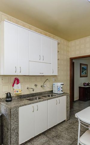 Casa à venda com 350m², 5 quartos e 8 vagasCozinha