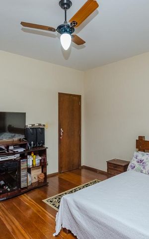 Casa à venda com 350m², 5 quartos e 8 vagasSuíte