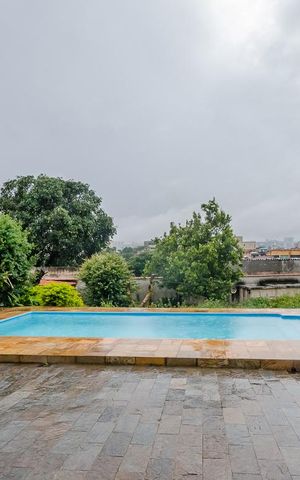 Casa à venda com 350m², 5 quartos e 8 vagasÁrea Externa