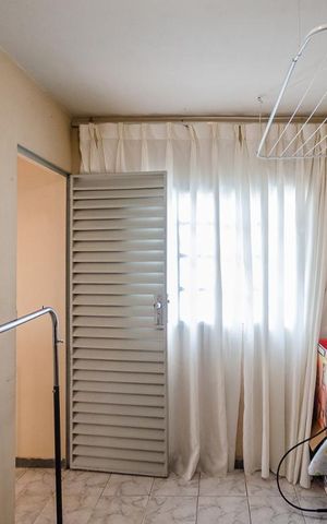 Casa à venda com 350m², 5 quartos e 8 vagasQuarto de Serviço
